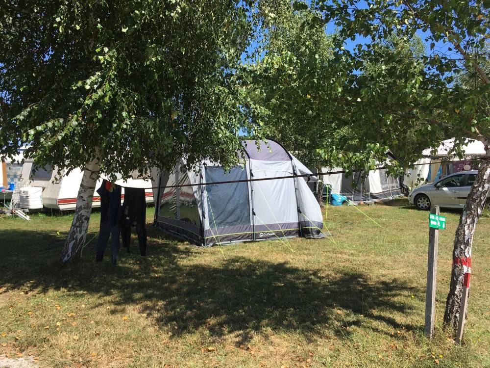 Location emplacement pour tente près de Hourtin
