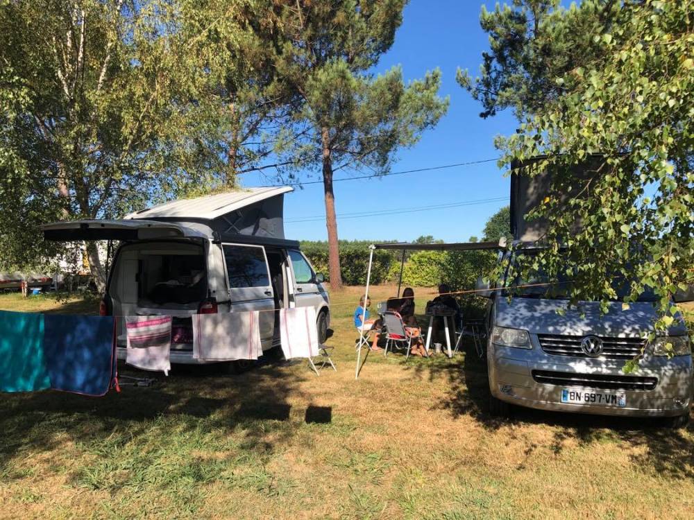 Location emplacement pour van près de Hourtin
