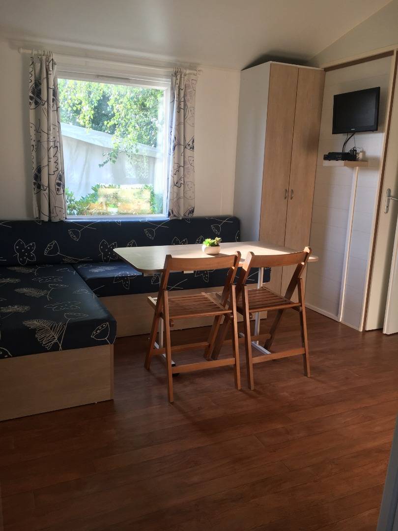 salon-bleu-mobil-home-3